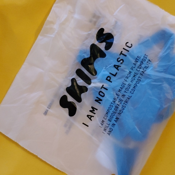 Skims Fits Everybody Micro Thong - Picture 3 of 5